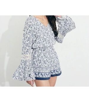 Hollister Women's Romper White & Blue Lace Paisley Print Shorts Jumper Vneck XS